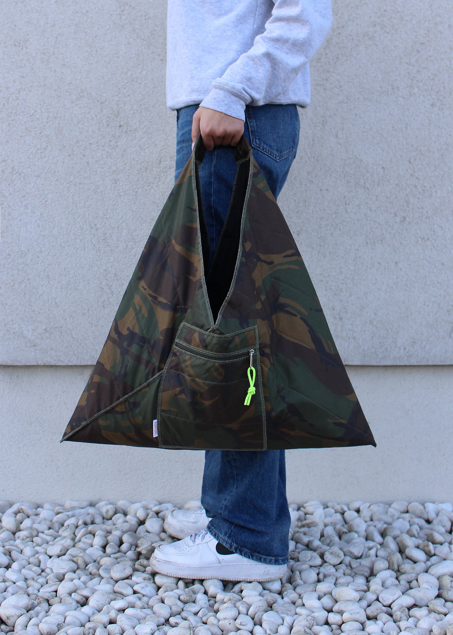 Camouflage medium Quilted Triangle Bag